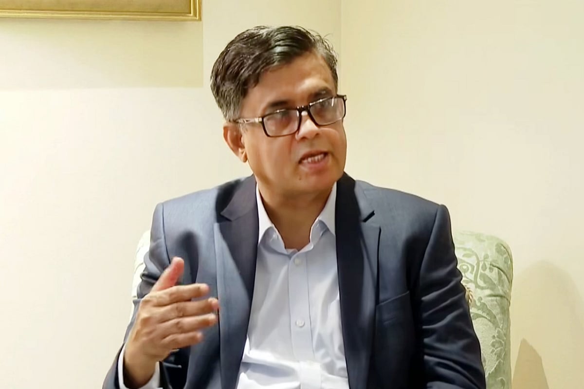 যুক্তরাজ্যের লন্ডনে গতকাল বুধবার সংবাদ সম্মেলনে অন্তর্বর্তী সরকারের প্রধান উপদেষ্টার প্রেস সচিব শফিকুল আলম