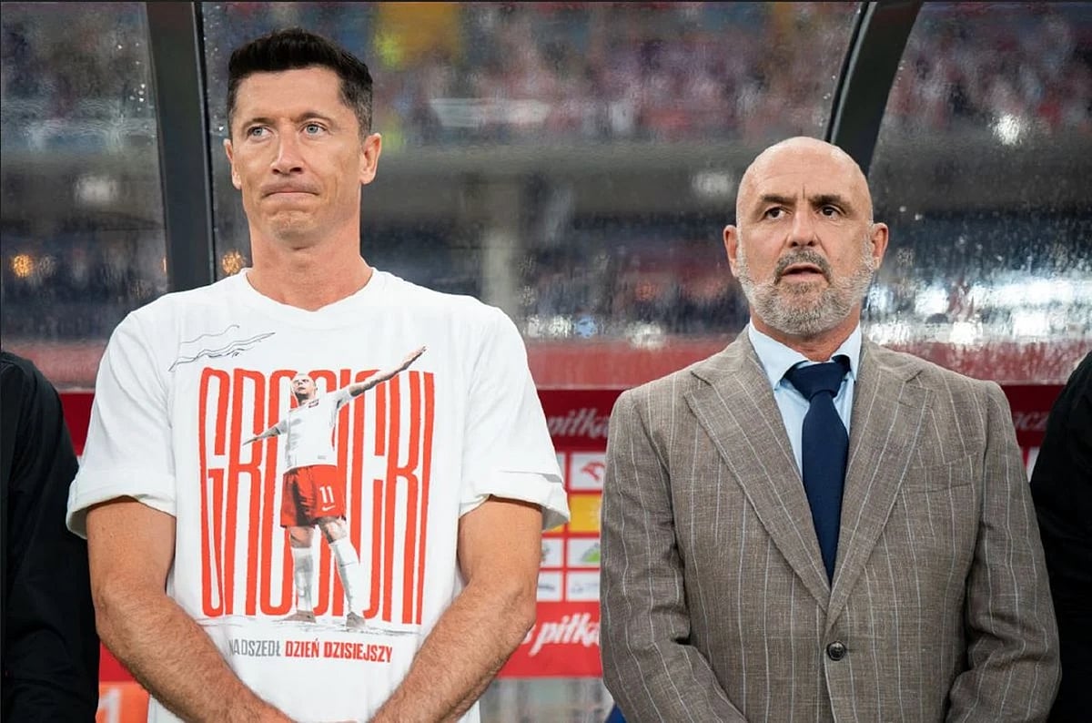 কোচ মিচাল প্রোবিয়েৎসের (ডানে) বিরুদ্ধে বিদ্রোহ ঘোষণা করেছিলেন রবার্ট লেভানডফস্কি