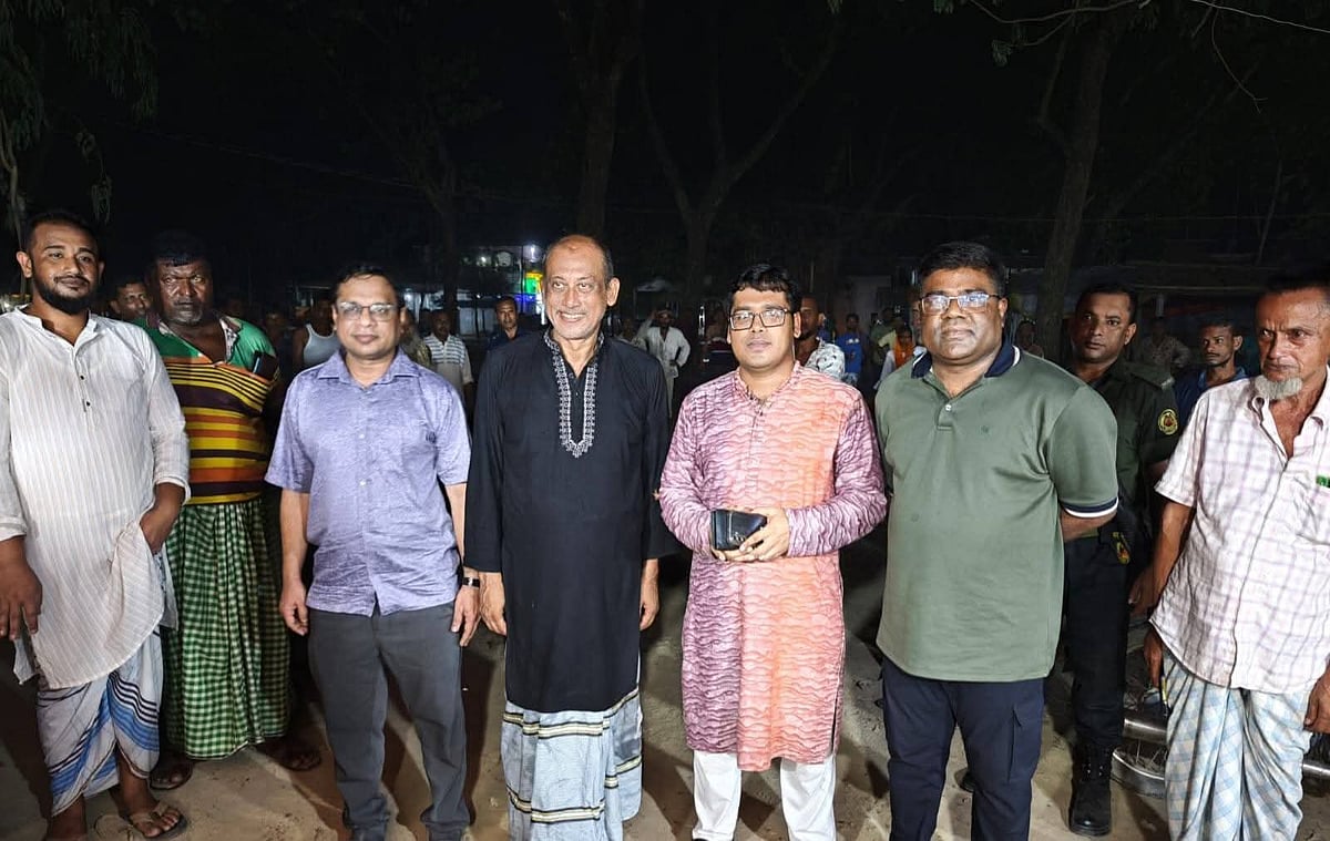 সমু চৌধুরীকে পরিবারের কাছে হস্তান্তরের আগে গফরগাঁওয়ের উপজেলা নির্বাহী কর্মকর্তা তাঁর সঙ্গে কথা বলেন। গতকাল বৃহস্পতিবার রাতে তোলা