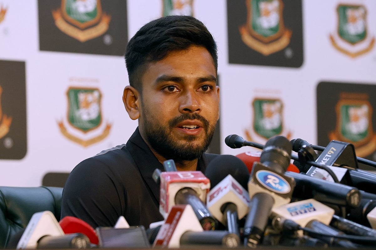 শেরে বাংলা স্টেডিয়ামে আজ সংবাদ সম্মেলনে মেহেদী হাসান মিরাজ