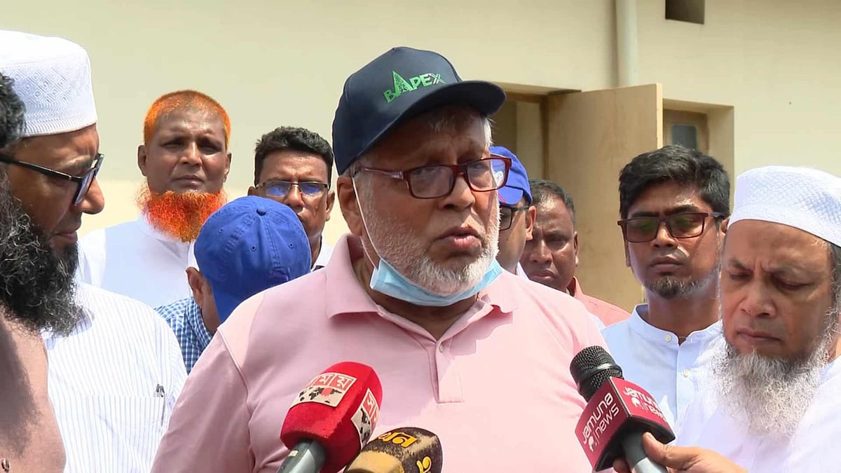 বিদ্যুৎ, জ্বালানি ও খনিজসম্পদ মন্ত্রণালয়ের উপদেষ্টা মুহাম্মদ ফাওজুল কবির খান শুক্রবার সিলেটের গোলাপগঞ্জের কৈলাশ‌টিলা গ‌্যাস কূপ প‌রিদর্শনকালে সাংবা‌দিকদের সঙ্গে কথা বলেন