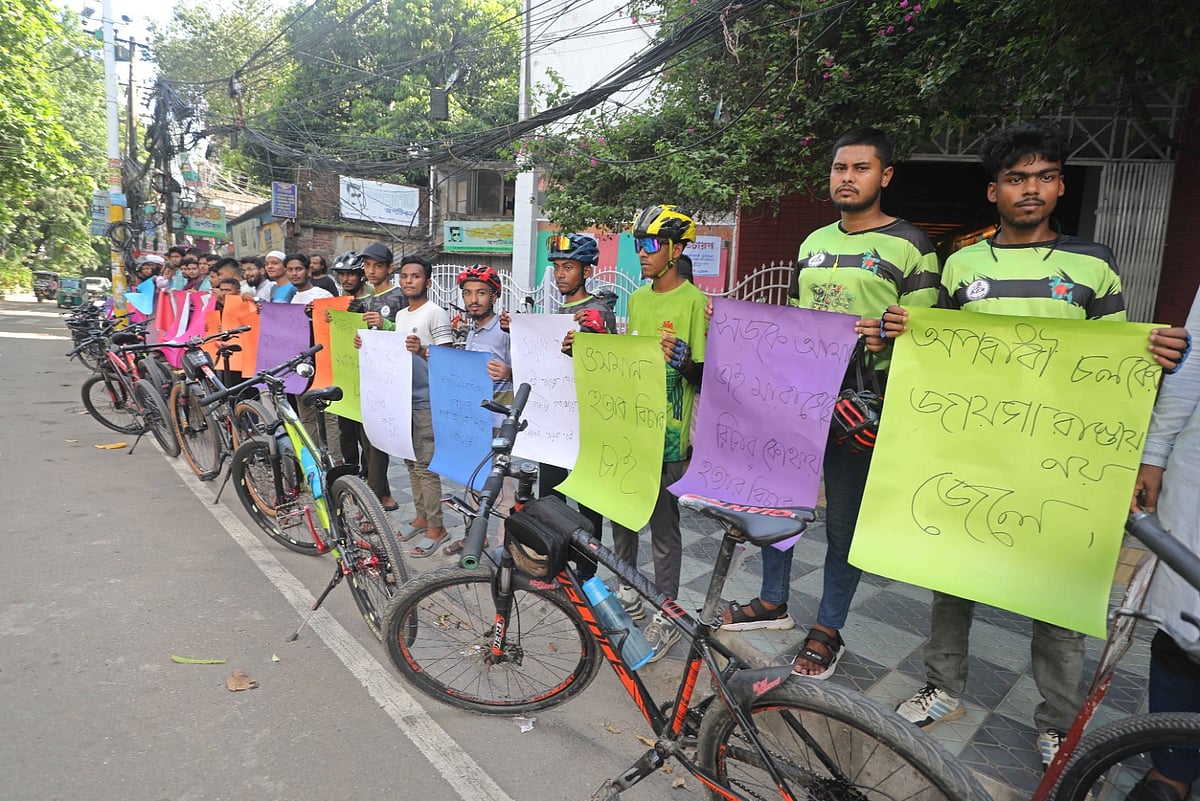 চট্টগ্রামে সাইক্লিস্ট ওসমান গণি হত্যার বিচারের দাবিতে মানববন্ধন করে চট্টগ্রাম সাইক্লিষ্ট কমিউনিটি। আজ বেলা সাড়ে ৩টায় চট্টগ্রাম নগরের জামালখান এলাকায়