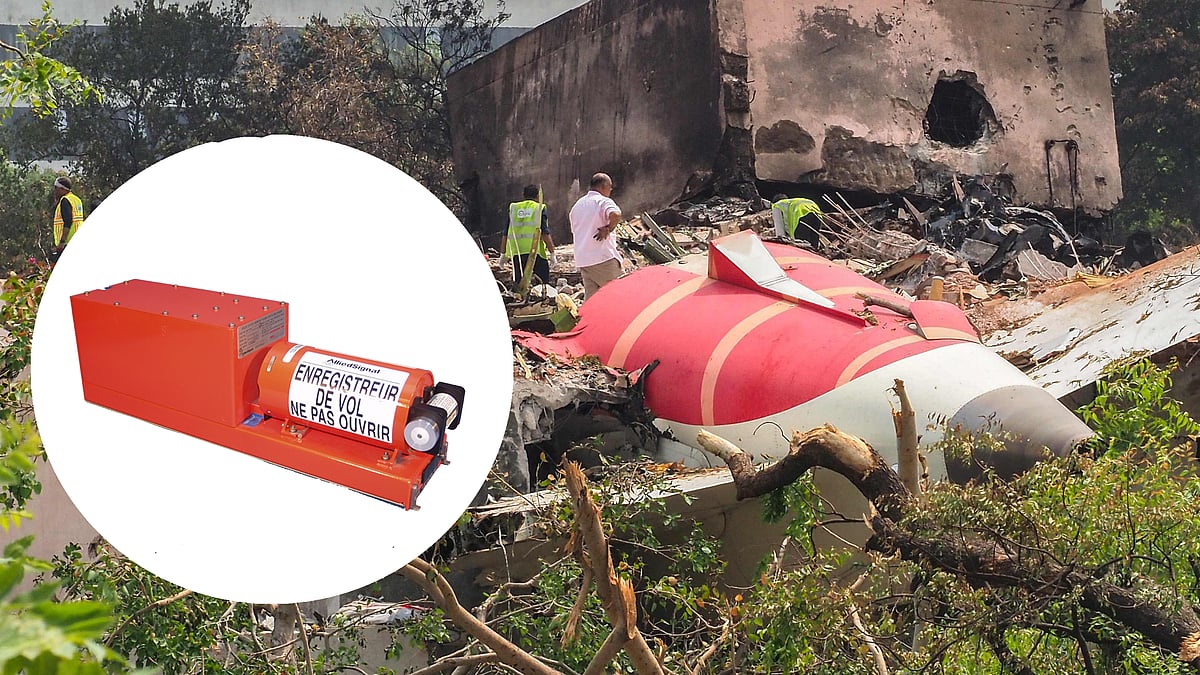 নামে ব্ল‍্যাক বক্স হলেও এর রং কিন্তু উজ্জ্বল কমলা