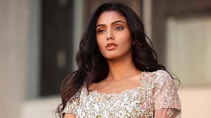 Nozik gozallik bilan porno