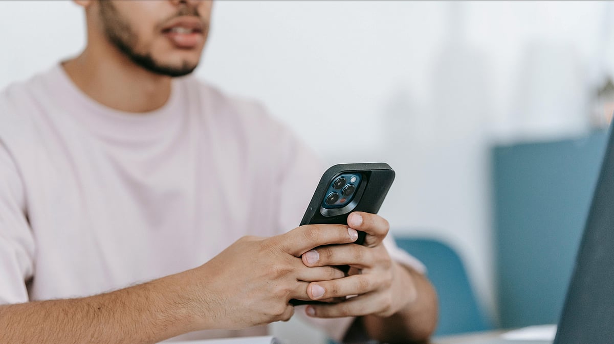 যেকোনো জায়গায় বসে, যখন খুশি চ্যাটজিপিটির সঙ্গে ইংরেজিতে আলাপ চালিয়ে যেতে পারেন।