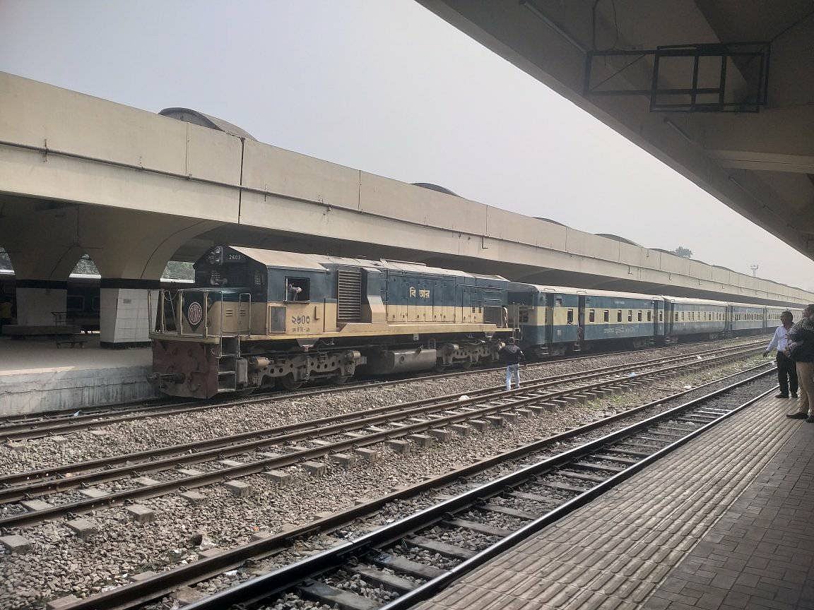 চট্টলা এক্সপ্রেস ট্রেন