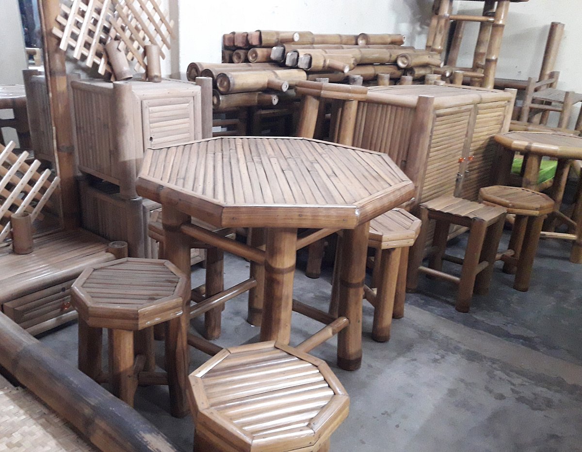 আমির হোসেনের বাঁশের তৈরি পণ্য দেশ-বিদেশের শৌখিন মানুষের কাছে নিয়মিতই পৌঁছে যাচ্ছে