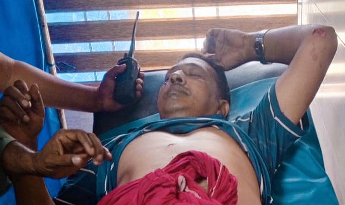 ছুরিকাহত পুলিশ সদস্যদের বগুড়ার শহীদ জিয়াউর রহমান মেডিকেল কলেজ হাসপাতালে ভর্তি করা হয়েছে। রোববার দুপুরে