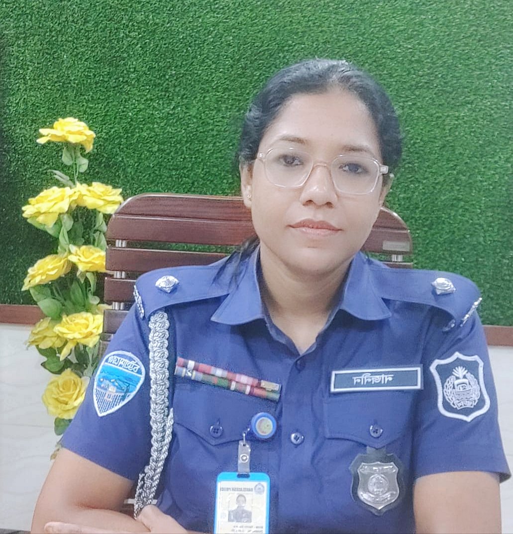 ইতিহাস গড়েছেন কুমিল্লার লাকসাম থানার ওসি নাজনীন সুলতানা