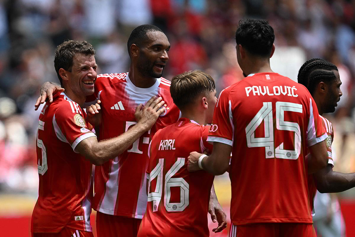 আরও একটি গোল, আবার বায়ার্নের খেলেোয়াড়দের উচ্ছ্বাস। এভাবে ১০ বার উচ্ছ্বাসে মেতেছেন তাঁরা