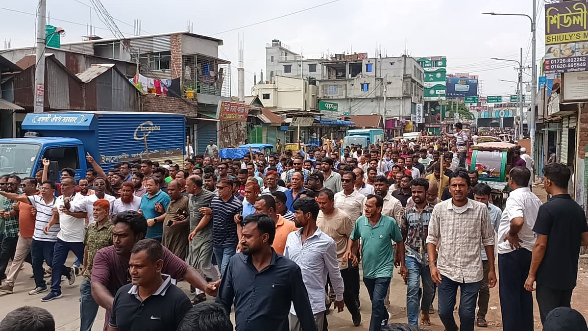 গাজীপুরের কালিয়াকৈরে বিএনপির আহ্বায়ক কমিটি বাতিলের দাবিতে বিক্ষোভ করেছে দলের একটি পক্ষ। আজ রোববার সকালে উপজেলার সাহেব বাজার এলাকায়