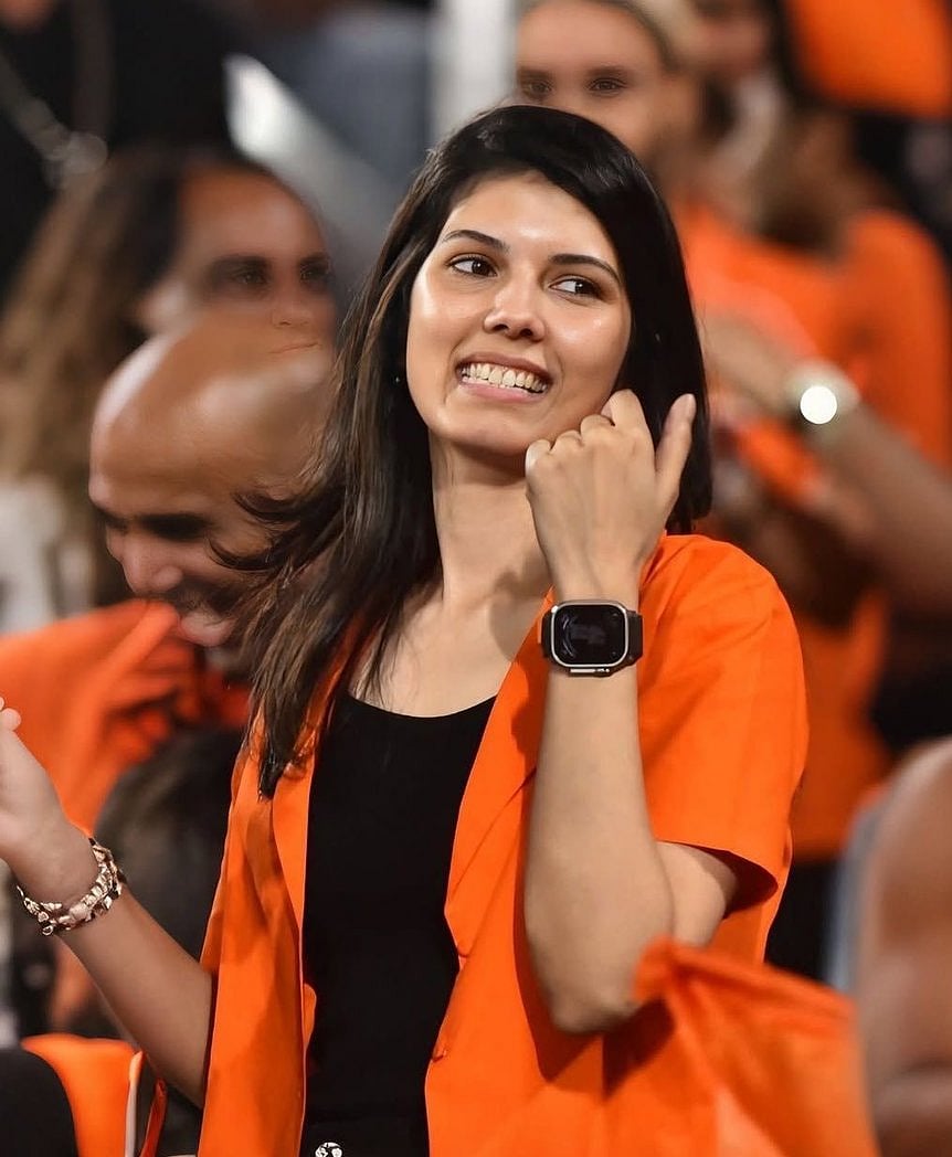 কাব্য মারানের হাসি