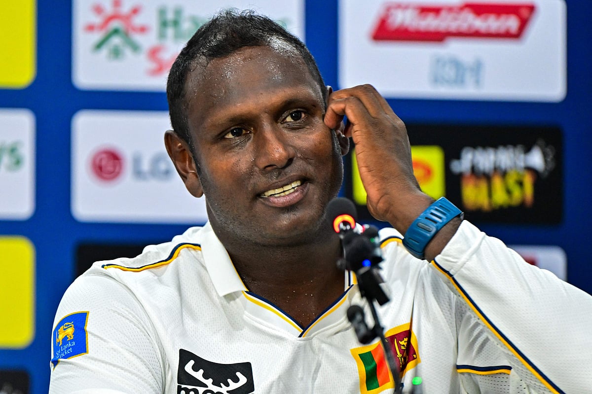 সংবাদ সম্মেলনে অ্যাঞ্জেলো ম্যাথুস