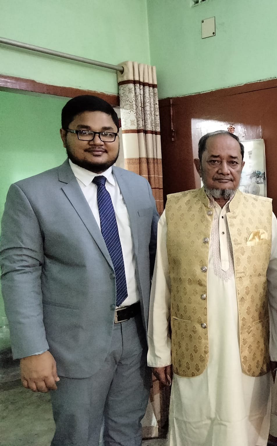 বাবার সঙ্গে মো. আল-ইয়াসা রহমান তাপাদার