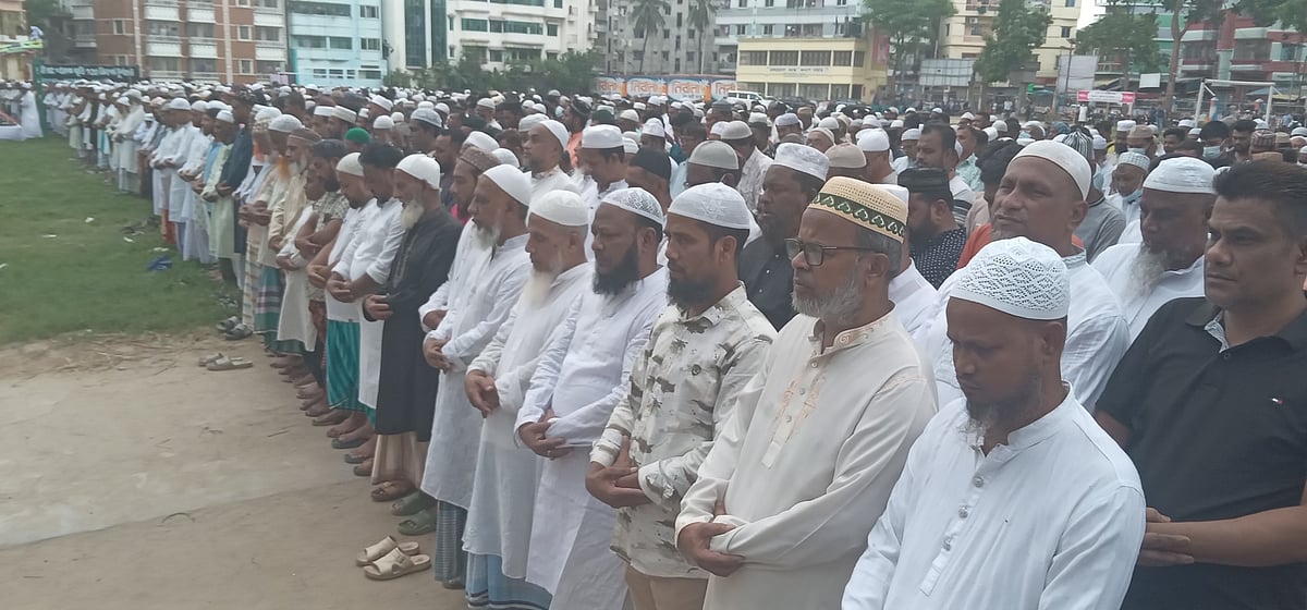 মুক্তিযুদ্ধের সংগঠক ও গণফোরামের সভাপতি মোস্তফা মোহসীন মন্টুর জানাজায় অংশ নেন বিভিন্ন শ্রেণি–পেশার মানুষ। আজ সোমবার সকালে কেরানীগঞ্জের নেকরোজবাগ মাঠে