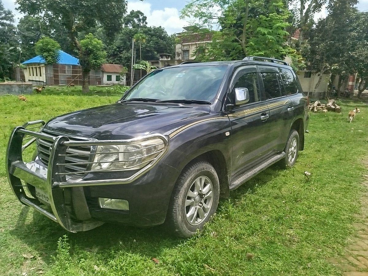 লালমনিরহাটের কালীগঞ্জ উপজেলায় গাড়িটি জব্দ করে থানায় নেওয়া হয়। আজ সকালে কালীগঞ্জ থানায়