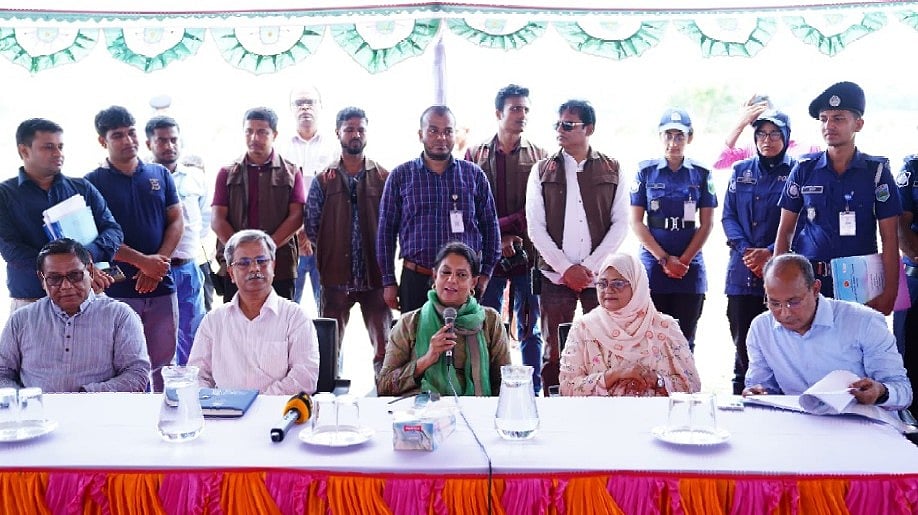 রবীন্দ্র বিশ্ববিদ্যালয়ের প্রস্তাবিত স্থায়ী ক্যাম্পাস নির্মাণের স্থান পরিদর্শনে এসে সভায় বক্তব্য দেন অন্তর্বর্তী সরকারের উপদেষ্টা সৈয়দা রিজওয়ানা হাসান। আজ সোমবার সিরাজগঞ্জের শাহজাদপুরে