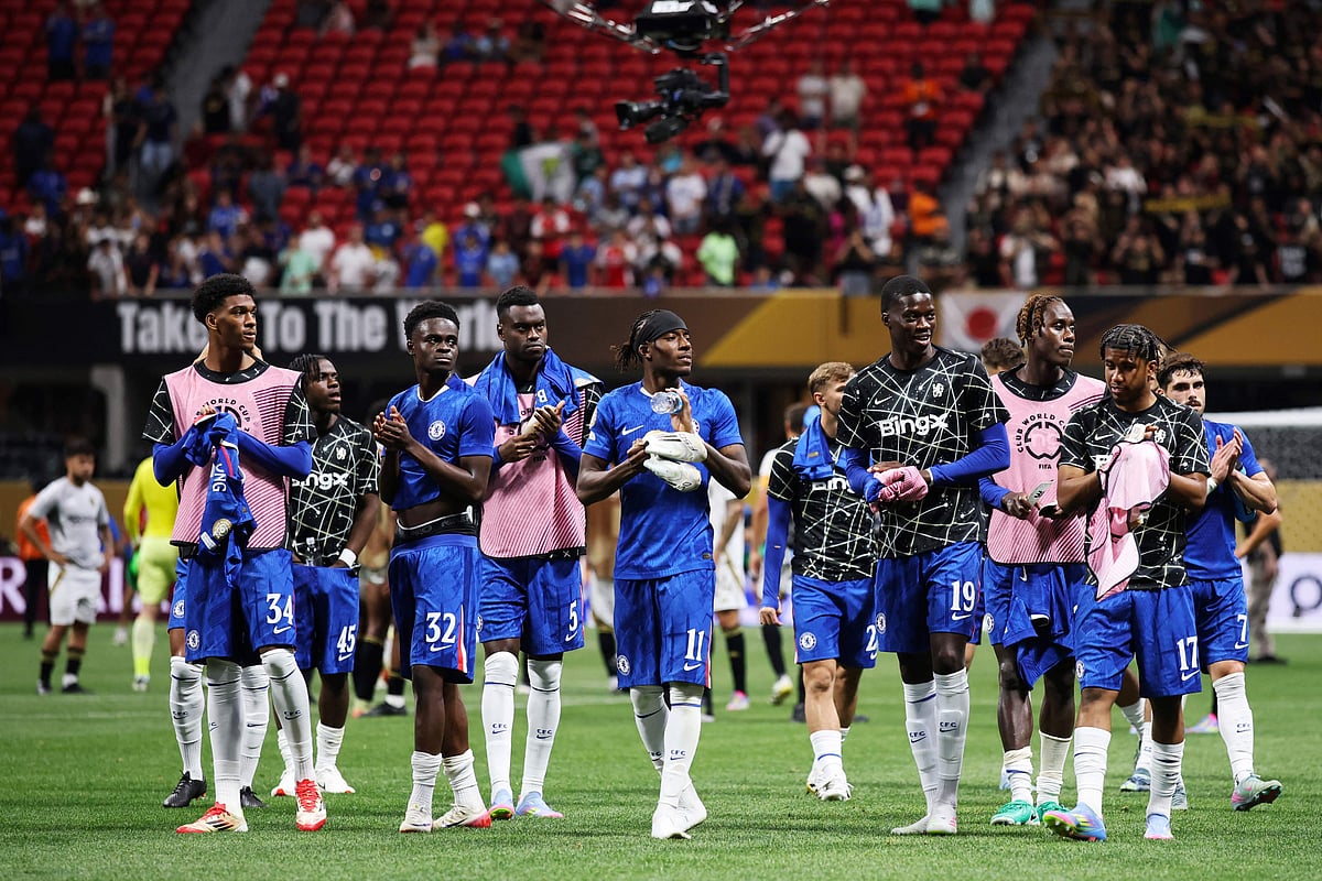 দর্শকশূন্য স্টেডিয়ামে চেলসির উদ্‌যাপন