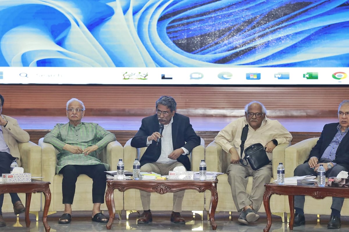 রাজনৈতিক দলগুলোর সঙ্গে অসমাপ্ত আলোচনা শেষ করতে জাতীয় ঐকমত্য কমিশনের দ্বিতীয় পর্যায়ের আলোচনায় বক্তব্য দেন আলী রীয়াজ