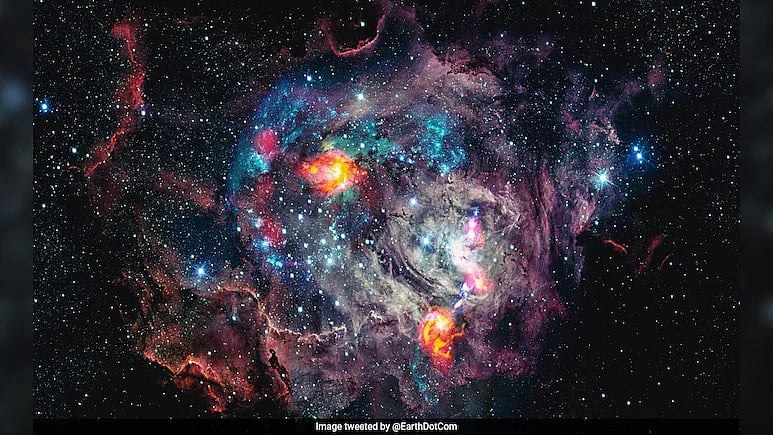 মহাবিশ্বে দৃশ্যমান পদার্থের পাশাপাশি অদৃশ্য অন্ধকার পদার্থ রয়েছে