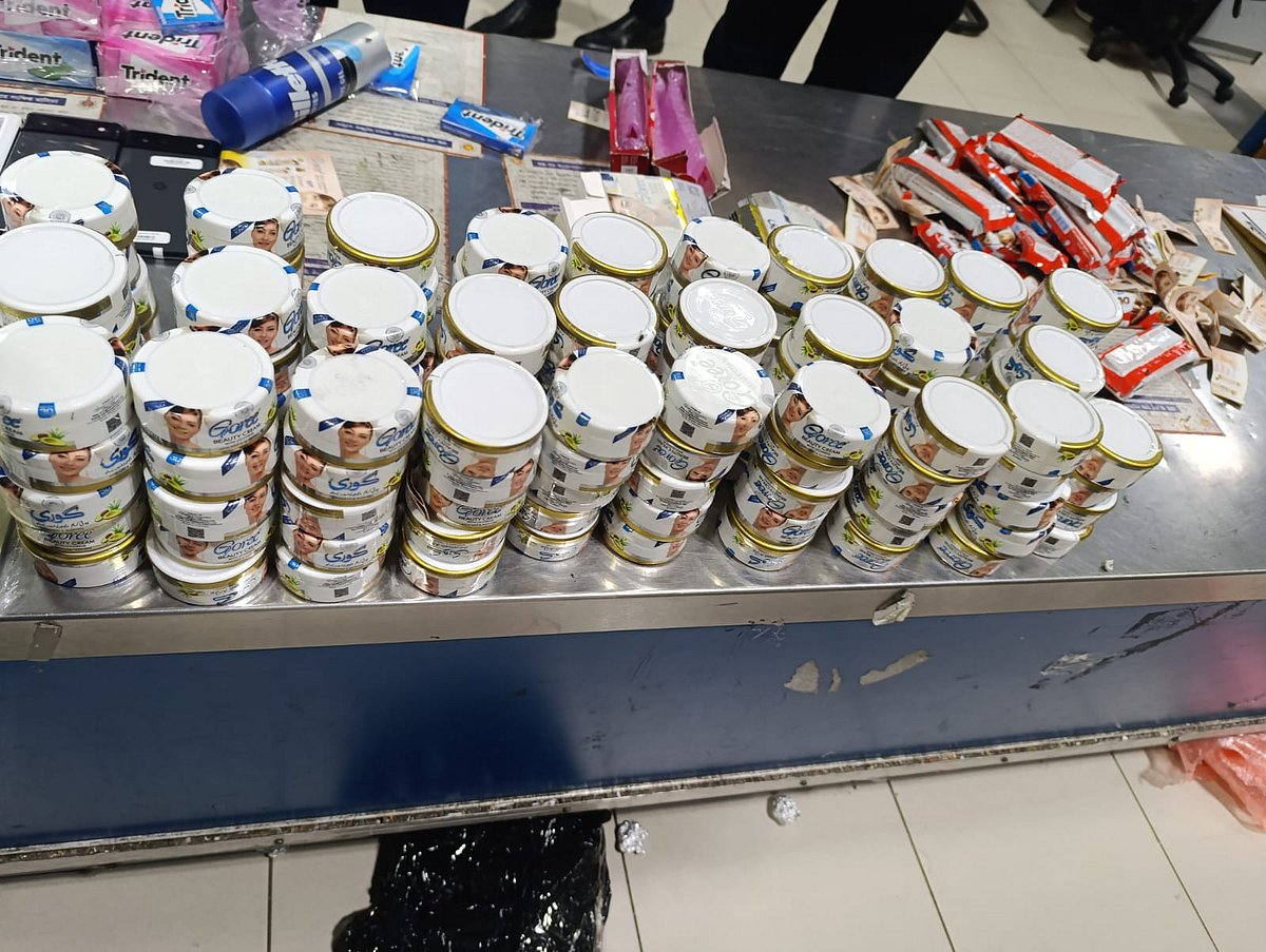 চট্টগ্রাম বিমানবন্দরে জব্দ করা প্রসাধন সামগ্রী