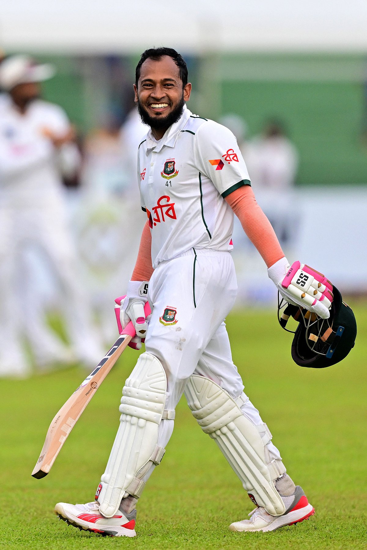 প্রথম শ্রেণির ক্রিকেটে ১৯তম সেঞ্চুরি পেয়েছেন মুশফিকুর রহিম
