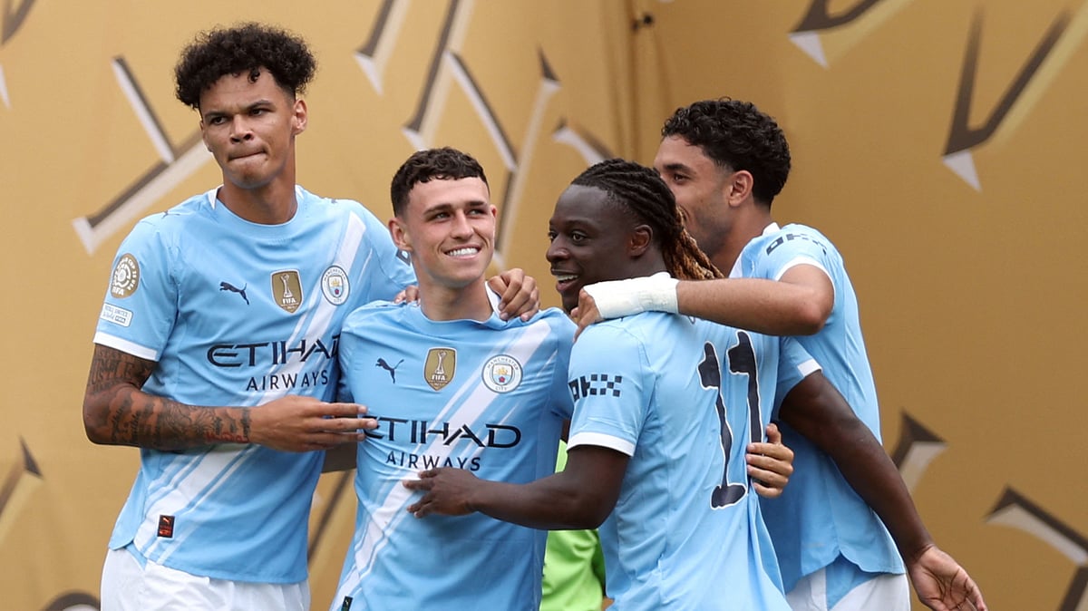 দ্বিতীয় মিনিটেই সিটিকে এগিয়ে দিয়েছিলেন ফিল ফোডেন (বাঁ থেকে ২য়)