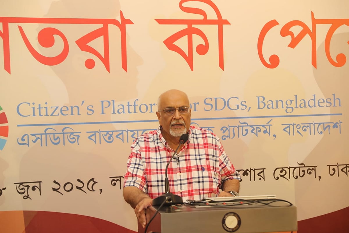 নাগরিক প্ল্যাটফর্মের বাজেট নিয়ে আলোচনা সভায় বক্তব্য রাখছেন সিপিডির সম্মাননীয় ফেলো দেবপ্রিয় ভট্টাচার্য