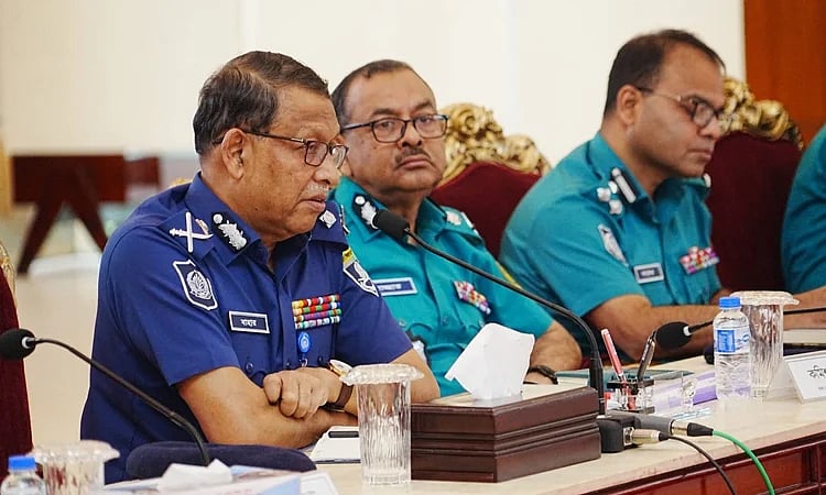 মে মাসের অপরাধ পর্যালোচনা সভায় বক্তব্য দেন পুলিশের মহাপরিদর্শক (আইজিপি) বাহারুল আলম