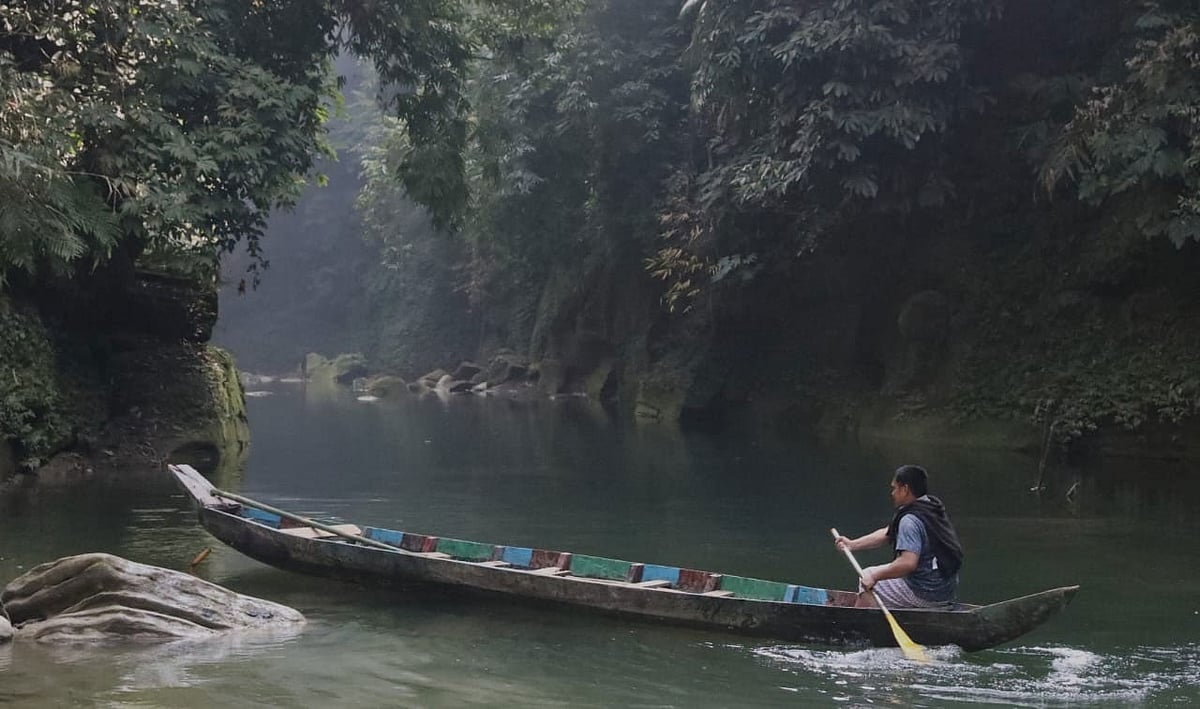 বৈরী আবহাওয়ায় ঝুঁকি এড়াতে বান্দরবানের দেবতাখুম পর্যটনকেন্দ্র বন্ধ ঘোষণা করেছে স্থানীয় প্রশাসন