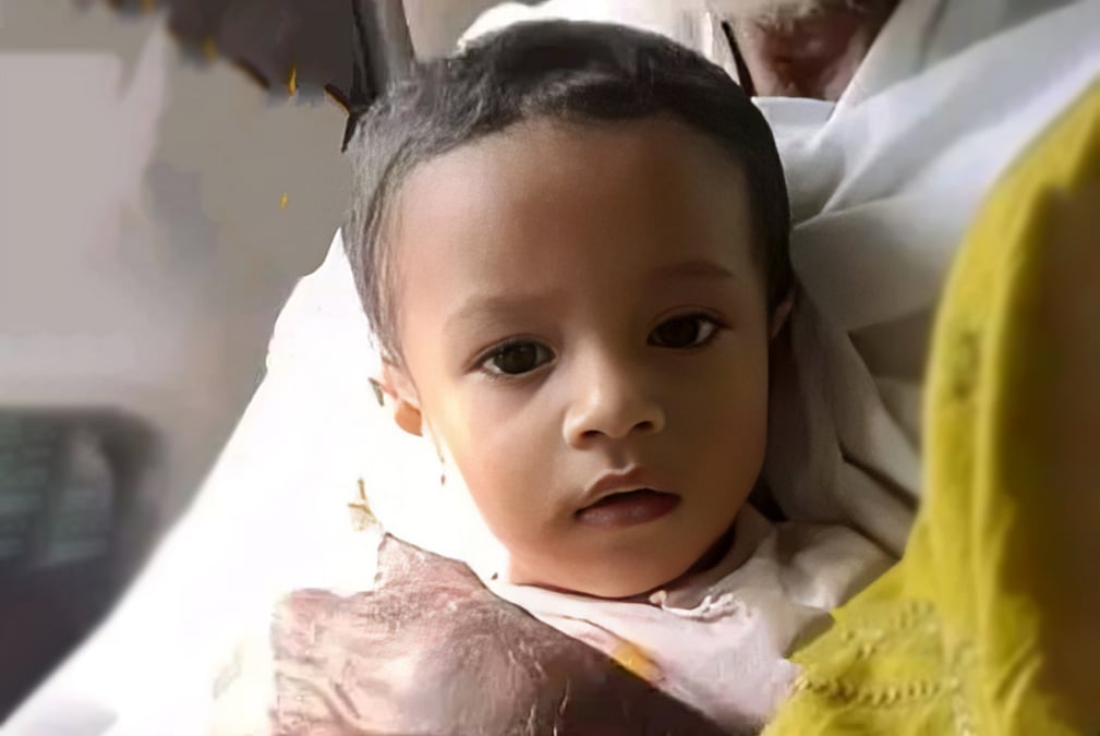 Албаниядағы порно Әйелді қынапта ұстағанын кім көрді?