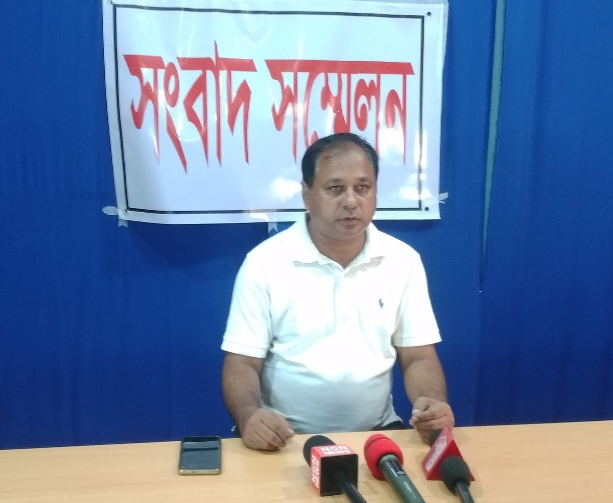 নওগাঁয় সংবাদ সম্মেলনে বক্তব্য দেন গণ অধিকার পরিষদের জেলা কমিটির সাবেক আহ্বায়ক গোলাম রাব্বানী। আজ শুক্রবার সকালে নওগাঁ শহরের একটি রেস্টুরেন্ট মিলনায়তনে