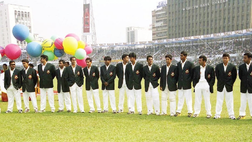 ২০০০ সালের ১০ নভেম্বর বাংলাদেশের অভিষেক টেস্ট দল