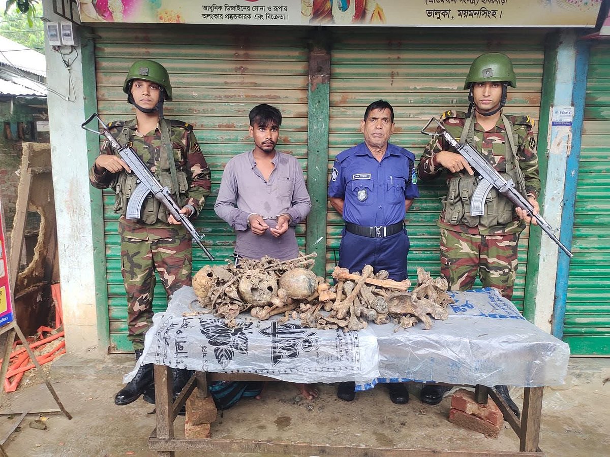 ময়মনসিংহের ভালুকায় মানুষের কঙ্কালসহ একজনকে আটক করে যৌথ বাহিনী। আজ শুক্রবার সকালে