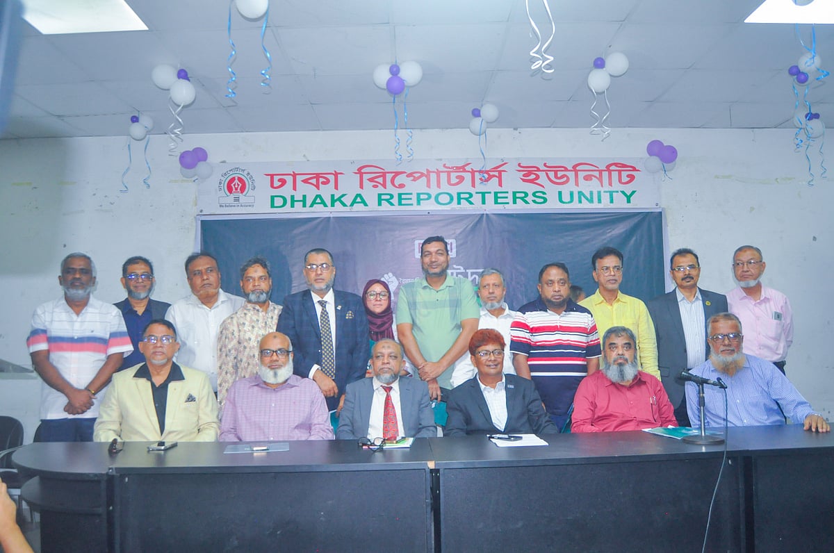 সংবাদ সম্মেলনে বৈষম্যবিরোধী সংস্কার পরিষদের নেতারা। গতকাল রাজধানীর সেগুনবাগিচায় ঢাকা রিপোর্টার্স ইউনিটিতে