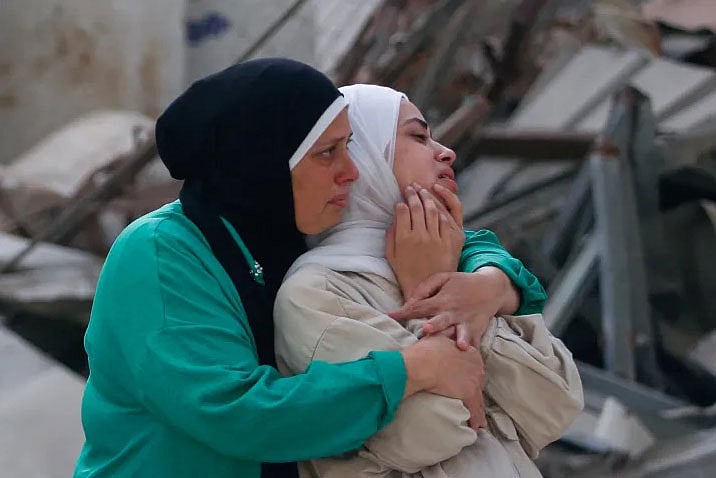 ইসরায়েলি হামলায় স্বজন হারিয়ে গাজায় দুই নারীর আহাজারি