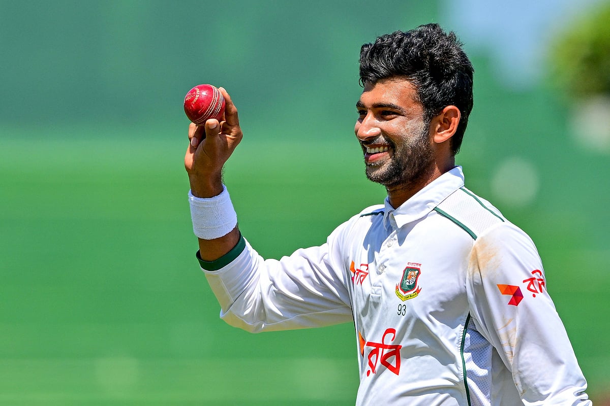 দেশের বাইরে টেস্টে প্রথমবার বল করেই ইনিংসে ৫ উইকেট নিয়েছেন নাঈম হাসান