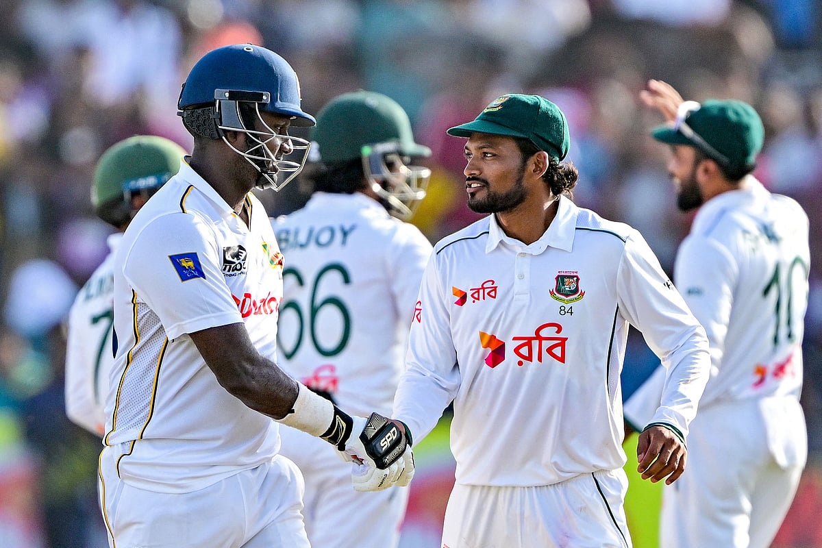 ইনিংস ঘোষণা করতে কি দেরি করে ফেলেছেন নাজমুল হোসেন?