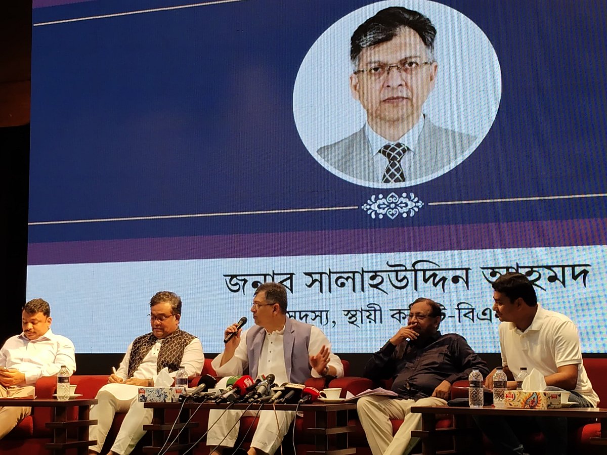 বিএনপির স্থায়ী কমিটির সদস্য সালাহ উদ্দিন আহমদ আজ রোববার ‘শিক্ষা ও শিক্ষাঙ্গন’ শীর্ষক সংলাপে প্রধান অতিথি হিসেবে বক্তব্য দেন