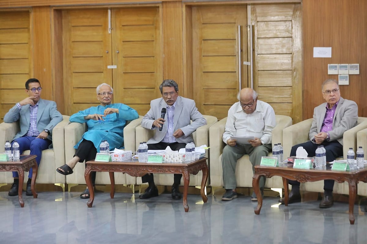 জাতীয় ঐকমত্য কমিশনের সঙ্গে রাজনৈতিক দলগুলোর দ্বিতীয় পর্যায়ের আজকের আলোচনা শেষে কমিশনের সহসভাপতি আলী রীয়াজ সাংবাদিকদের ব্রিফ করেন