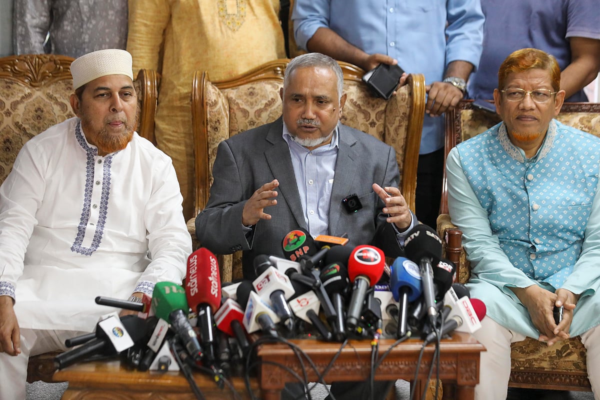 রাজধানীর ফরেন সার্ভিস একাডেমিতে রাজনৈতিক দলগুলোর সঙ্গে আলোচনা শেষে সাংবাদিকদের সঙ্গে কথা বলেন দলটির নায়েবে আমির সৈয়দ আবদুল্লাহ মোহাম্মদ তাহের। ২২ জুন, ২০২৫