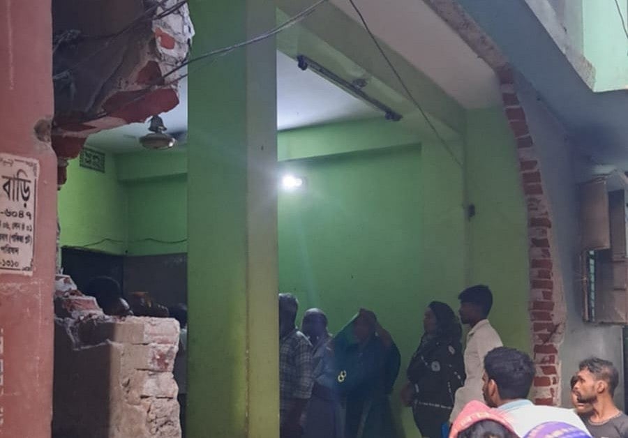 কেরানীগঞ্জে জমে থাকা গ্যাসের বিস্ফোরণে একটি ঘরের দেয়াল ধসে গেছে। রোববার দুপুরে দক্ষিণ কেরানীগঞ্জের খেজুরবাগ পাকিজা প্লট এলাকায়