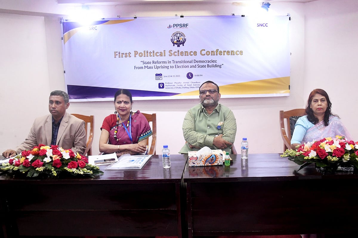 বিশ্ববিদ্যালয়ের সামাজিক বিজ্ঞান অনুষদের মুজাফফর আহমদ চৌধুরী মিলনায়তনে দুই দিনব্যাপী রাষ্ট্রবিজ্ঞান সম্মেলনের উদ্বোধন করেন বিশ্ববিদ্যালয়ের উপাচার্য প্রফেসর নিয়াজ আহমেদ খান। ২২জুন, ২০২৫