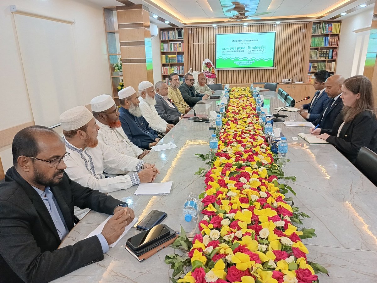 জামায়াতে ইসলামীর কেন্দ্রীয় কার্যালয়ে কানাডার ঢাকায় হাইকমিশনার অজিত সিং দলটির আমির শফিকুর রহমানের সঙ্গে সৌজন্য বৈঠক করেন
