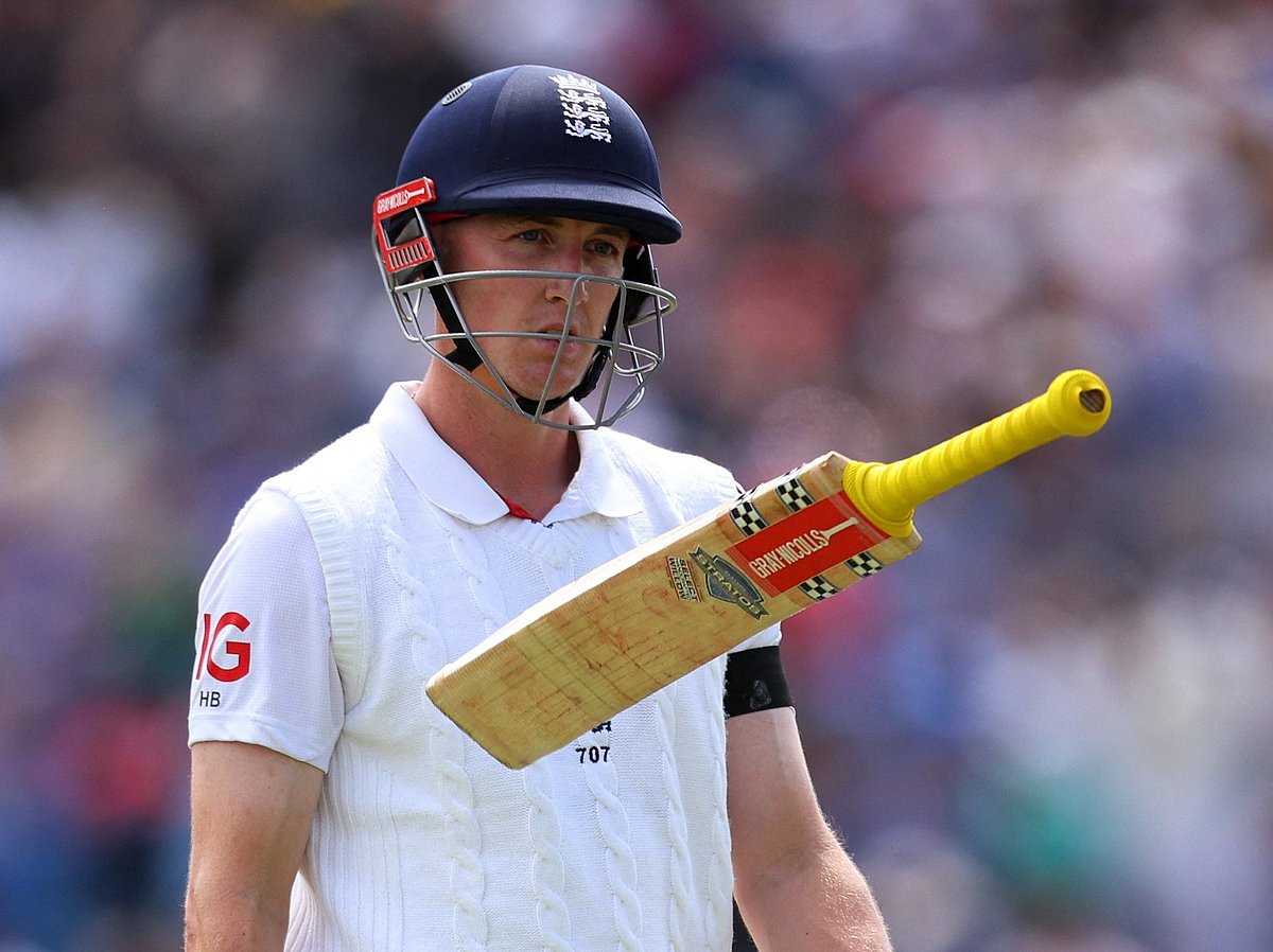 ভারতের বিপক্ষে কাল হেডিংলি টেস্টে ৯৯ রানে আউট হওয়ার পর ব্যাট শূন্যে ছোড়েন ইংল্যান্ডের ব্যাটসম্যান হ্যারি ব্রুক
