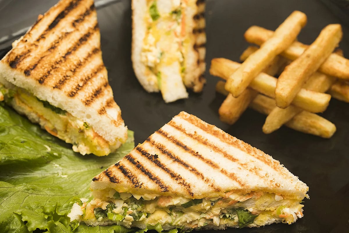 এগ ক্লাব স্যান্ডউইচ