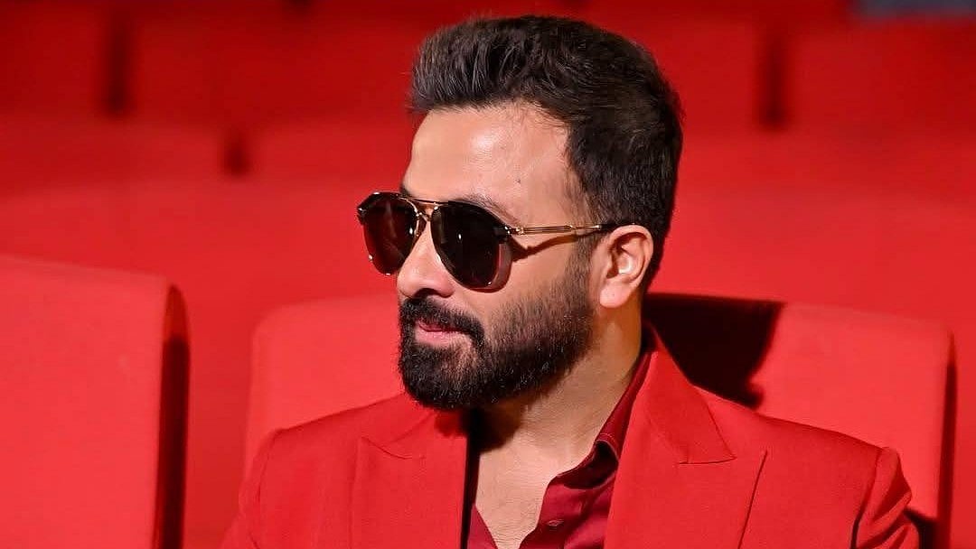 গতকাল রোববার রাতে ঢাকার স্টার সিনেপ্লেক্সের সনি স্কয়ার শাখায় সিনেমাটির বিশেষ প্রদর্শনীতে অংশ নেন শাকিব খান। ফেসবুক থেকে