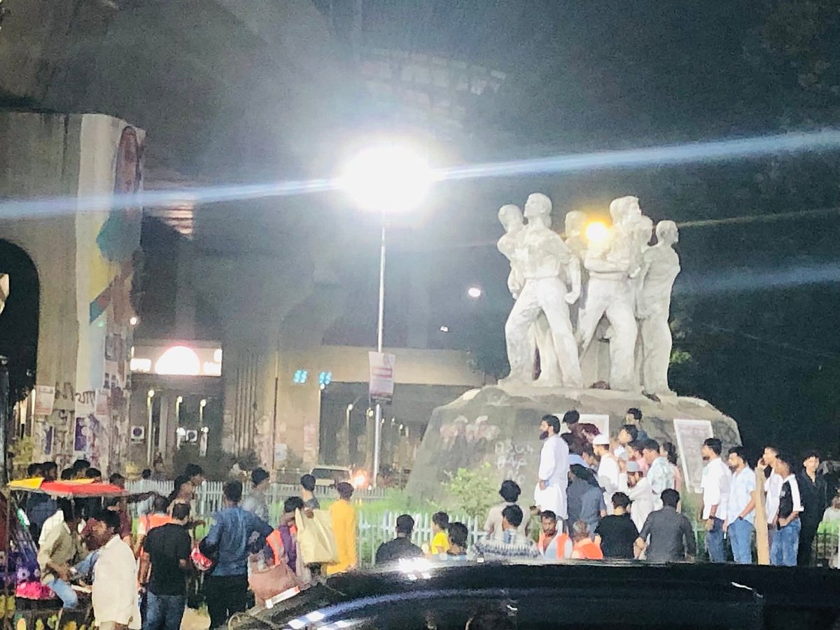 ককটেল সদৃশ বস্তুর বিস্ফোরণের টিএসসিজুড়ে আতঙ্ক ছড়িয়ে পড়ে