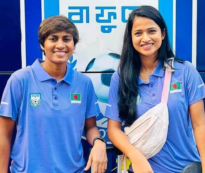 সাবিনা খাতুন (বাঁয়ে) ও মাসুরা পারভীন