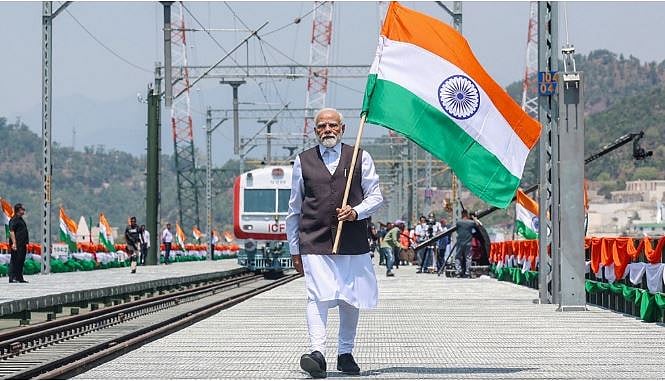 কাশ্মীরে নতুন রেলপথ উদ্বোধন করছেন  নরেন্দ্র মোদি
